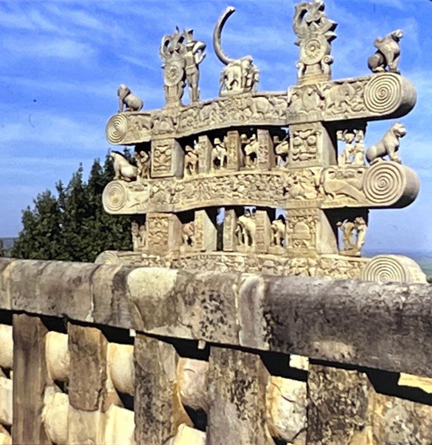 サーンチ第１塔玉垣と門